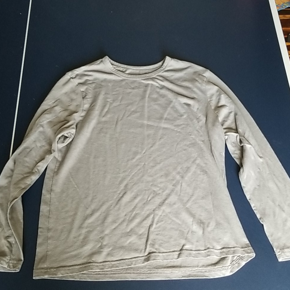 Gray long sleeve shirt